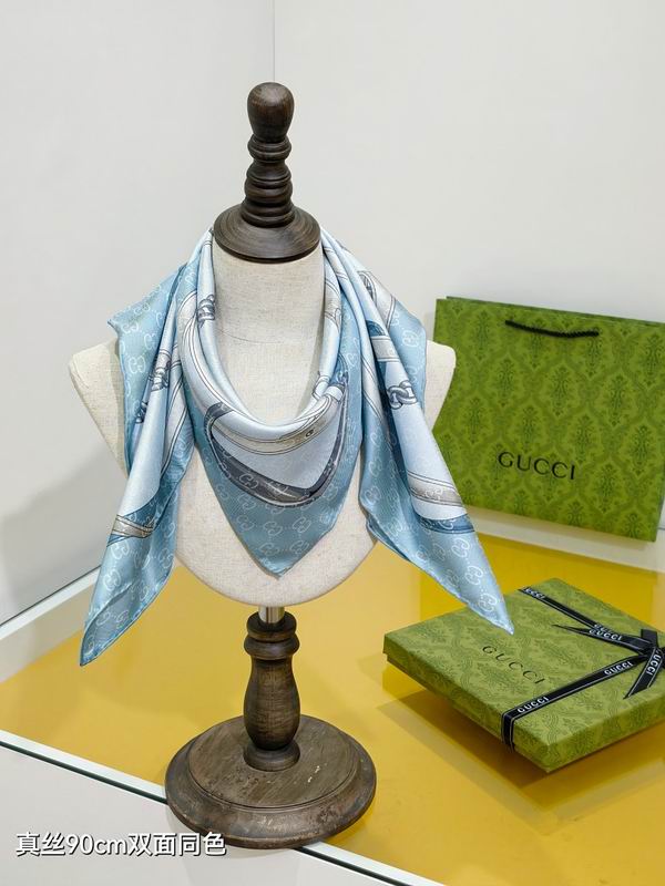 Gucci silk scarf hm23